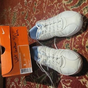 NIKE Women's Musique III Dance/Studio Shoes